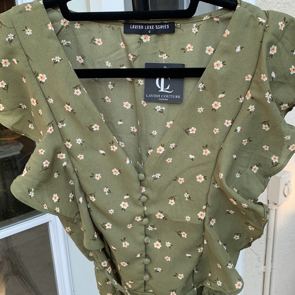 Lavish Luxe Styles. Ruffle Detail Romper. Size S - Picture 2 of 5